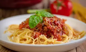 Oryginalny przepis na spaghetti bolognese, który zachwyci każdego smakosza