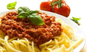 Rodzaje spaghetti: odkryj różnice i idealne połączenia sosów