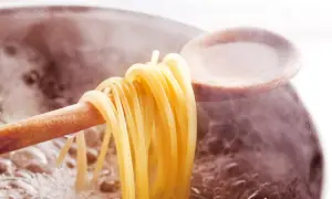 Jak odcedzić makaron, aby nie stracić smaku i konsystencji dania