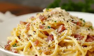 Prosty przepis na spaghetti carbonara, który zawsze się udaje
