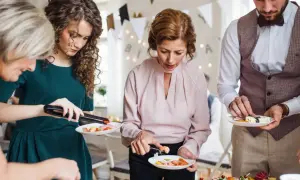 Ile kosztuje catering na 30 osób? Sprawdź, jak nie przepłacić