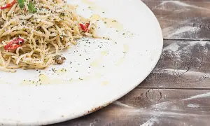 Szybkie spaghetti z anchois: prosty przepis na pyszny obiad