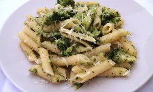 Penne z brokułami – prosta receptura na pyszne i zdrowe danie