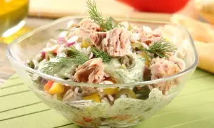 Jaki ryż do sałatki, aby uniknąć klejenia i cieszyć się smakiem?