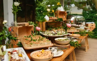 Ile kosztuje catering na 20 osób? Sprawdź ceny i opcje menu