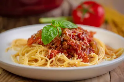 Oryginalny przepis na spaghetti bolognese, który zachwyci każdego smakosza