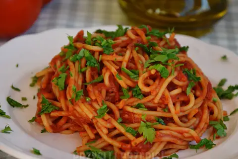 Proste spaghetti z chili, które zachwyci Twoje podniebienie w 30 minut