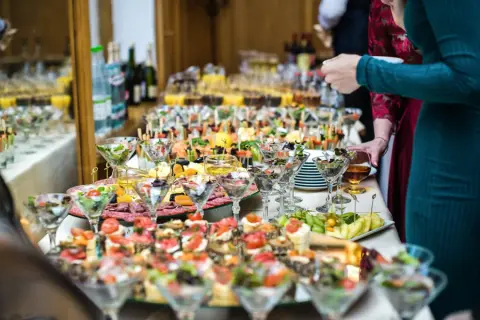 Gdzie można zamówić catering? Sprawdź najlepsze oferty w Polsce