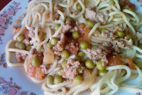 Szybkie i smaczne spaghetti z groszkiem – idealne na obiad lub kolację
