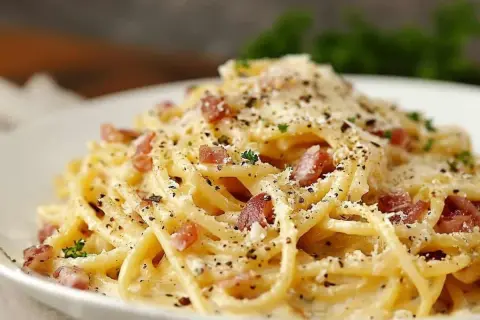 Prosty przepis na spaghetti carbonara, który zawsze się udaje