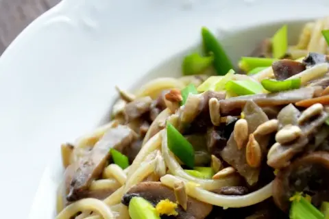 Prosty przepis na spaghetti funghi, które zachwyci Twoje kubki smakowe