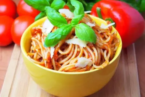 Przepis na spaghetti bez mięsa, które zachwyci każdego miłośnika smaku
