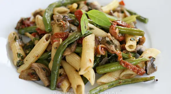 Penne z pieczarkami – szybki przepis na pyszne danie na obiad