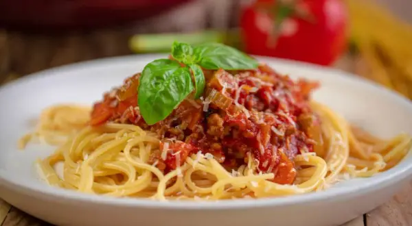 Oryginalny przepis na spaghetti bolognese, który zachwyci każdego smakosza