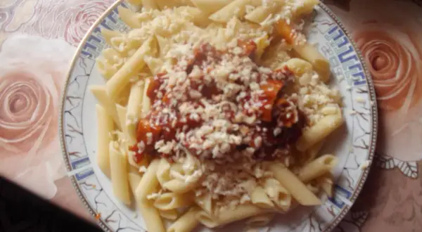 Makaron penne rigate: odkryj sekrety idealnych dań i sosów