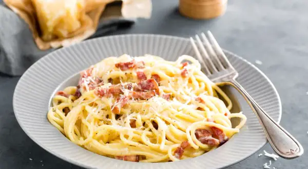 Pyszne dania z makaronem spaghetti, które zaskoczą Twoich bliskich
