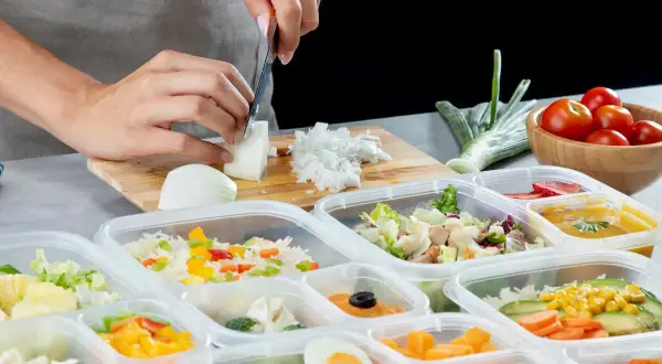 Jaki catering dietetyczny Warszawa - zdrowe posiłki na wyciągnięcie ręki