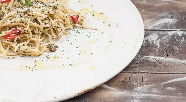 Szybkie spaghetti z anchois: prosty przepis na pyszny obiad