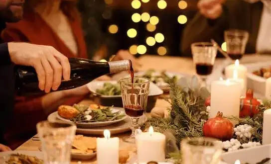Ile kosztuje catering na wigilię? Ceny, opcje i oszczędności