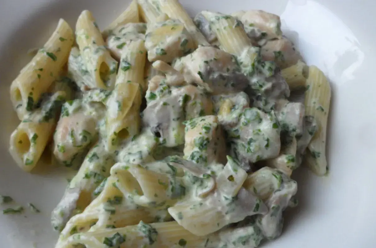 Penne z kurczakiem i szpinakiem - szybki przepis na pyszny obiad