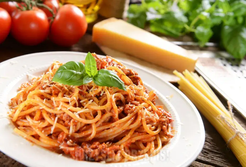 Zdjęcie Spaghetti składniki: Kluczowe elementy do idealnego dania Bolognese