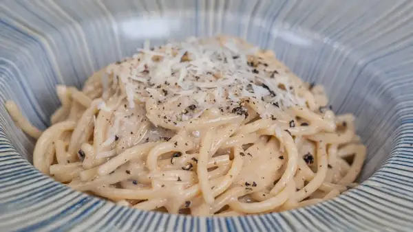 Słowiańskie spaghetti: prosty przepis na wyjątkowe danie z makaronem